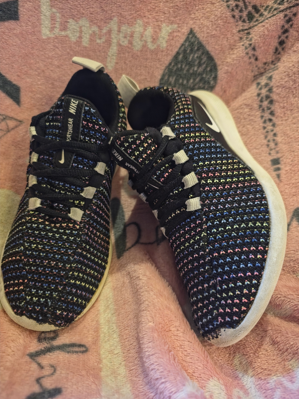 NIKE rainbow colored fly knit girls sz1.5Youth